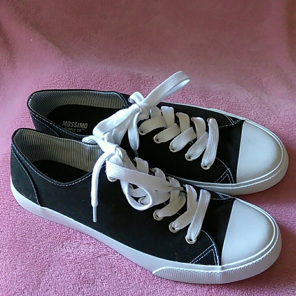 MOSSIMO SUPPLY CO. SHOES. - Picture 1 of 5